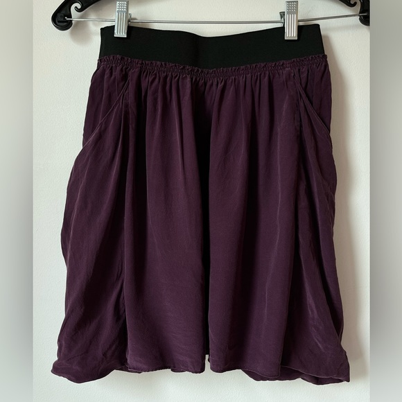 Wilfred 100% silk rich purple mini skirt - size 2 - Picture 4 of 4